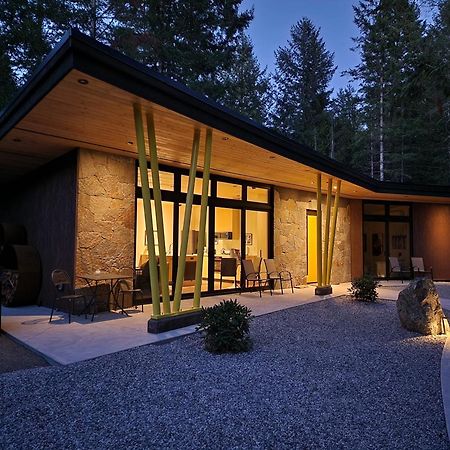 The Shed At Moon Dance Hotel Madeira Park ภายนอก รูปภาพ