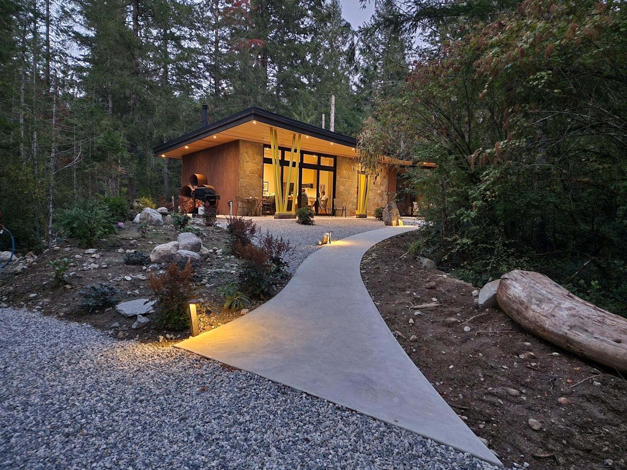 The Shed At Moon Dance Hotel Madeira Park ภายนอก รูปภาพ