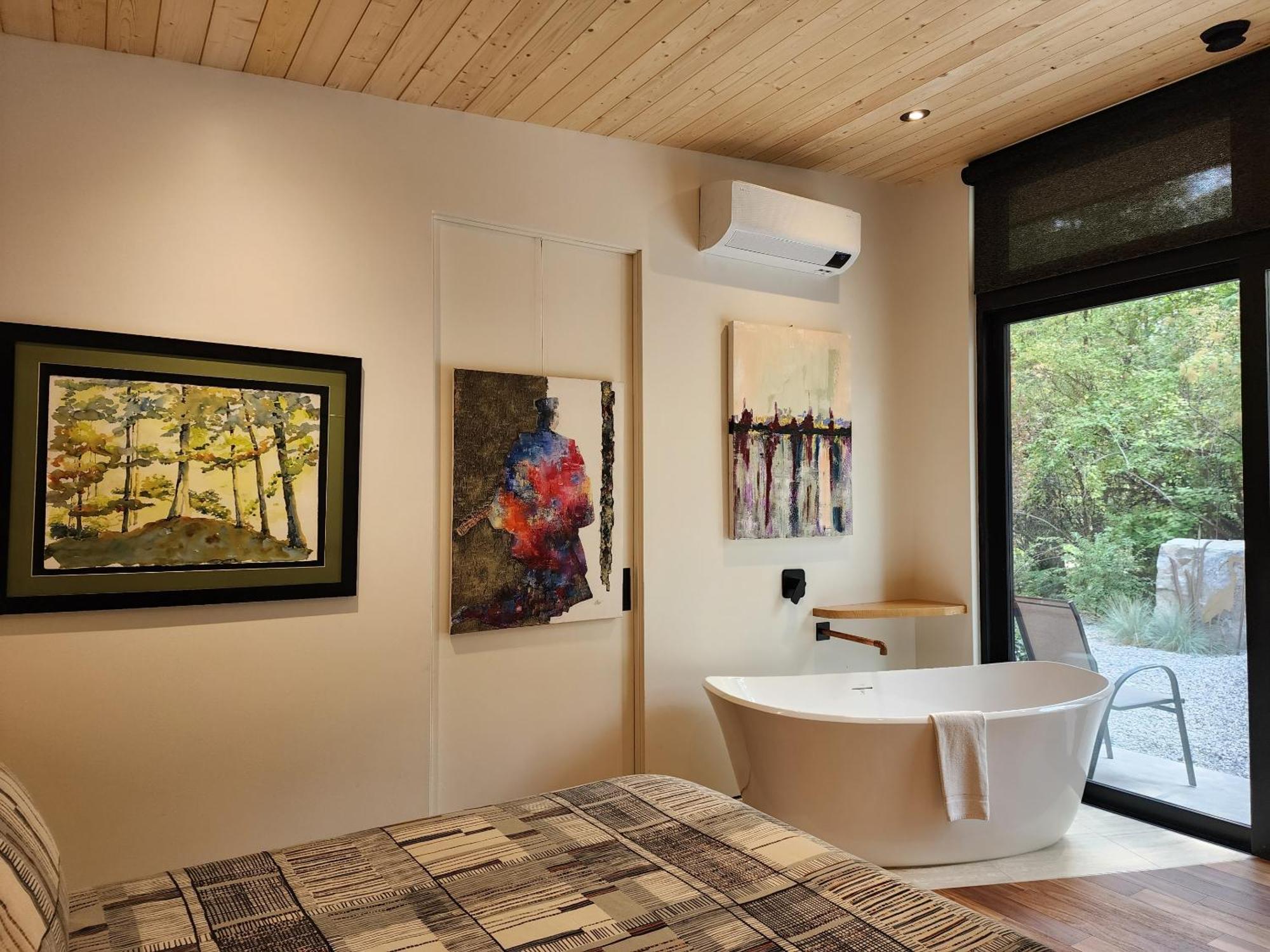The Shed At Moon Dance Hotel Madeira Park ภายนอก รูปภาพ